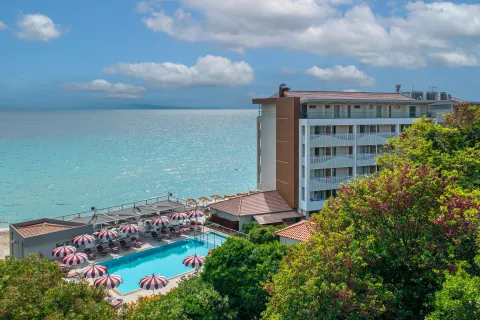 AMMON ZEUS LUXURY BEACH HOTEL Pools & Beach