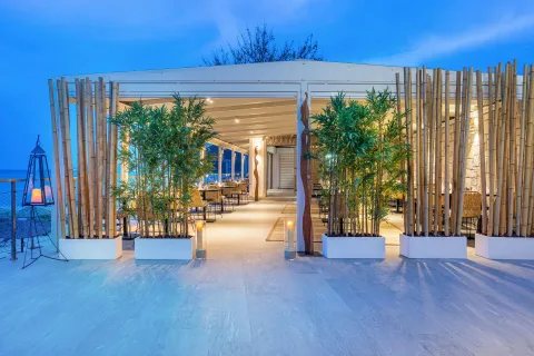 AMMON ZEUS LUXURY BEACH HOTEL Restaurants
