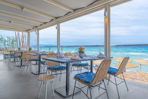 AMMON ZEUS LUXURY BEACH HOTEL Restaurants