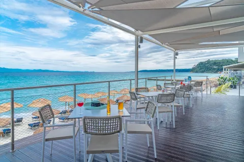 AMMON ZEUS LUXURY BEACH HOTEL Bars