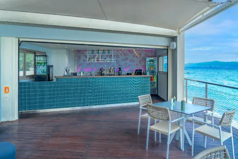 AMMON ZEUS LUXURY BEACH HOTEL Bars