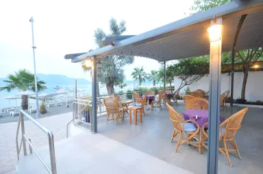 AMOS HOTEL Restaurants