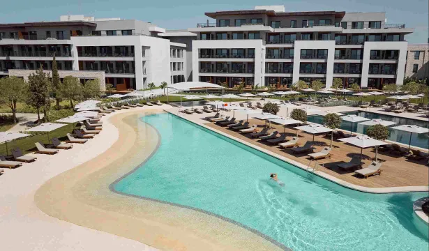 ANDA BARUT COLLECTION Pools & Beach