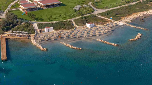 ANDA BARUT COLLECTION Pools & Beach