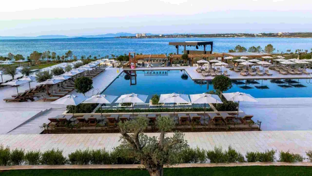 ANDA BARUT COLLECTION Pools & Beach