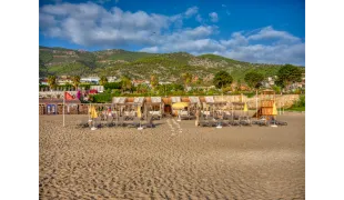 ANJELIQ DOWNTOWN HOTEL Pools & Beach