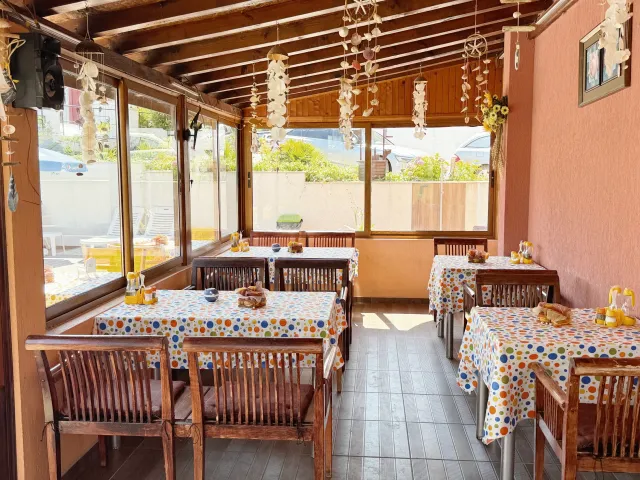 FAMILY HOTEL APOLIS Restaurants