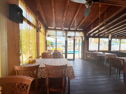 FAMILY HOTEL APOLIS Restaurants