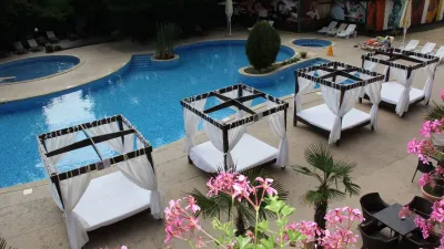 APOLLO SPA RESORT Pools & Beach