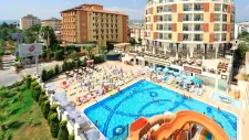 ARABELLA WORLD HOTEL Pools & Beach