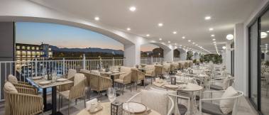 ARCANUS TRENDLINE RESORT Restaurants