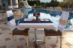 ARES BLUE HOTEL Restaurants
