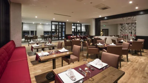 ARIA CLAROS BEACH AND SPA RESORT Restaurants