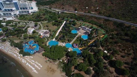 ARIA CLAROS BEACH AND SPA RESORT Pools & Beach