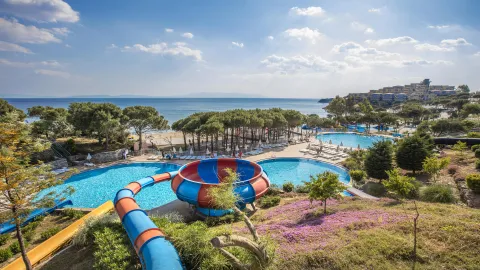 ARIA CLAROS BEACH AND SPA RESORT Pools & Beach