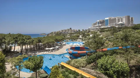 ARIA CLAROS BEACH AND SPA RESORT Pools & Beach