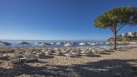 ARIA CLAROS BEACH AND SPA RESORT Pools & Beach