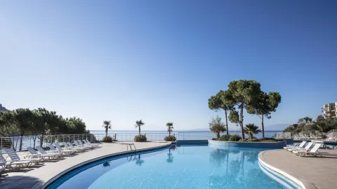 ARIA CLAROS BEACH AND SPA RESORT Pools & Beach
