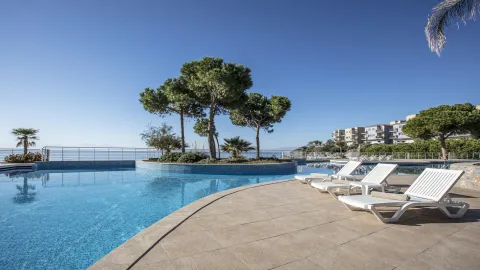 ARIA CLAROS BEACH AND SPA RESORT Pools & Beach