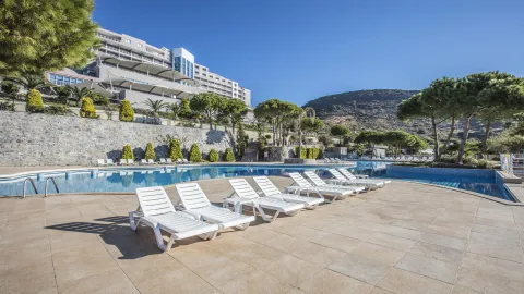 ARIA CLAROS BEACH AND SPA RESORT Pools & Beach