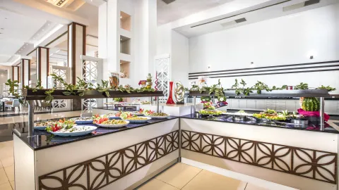 ARIA CLAROS BEACH AND SPA RESORT Restaurants
