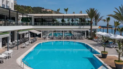 ARIA RESORT - SPA HOTEL Pools & Beach