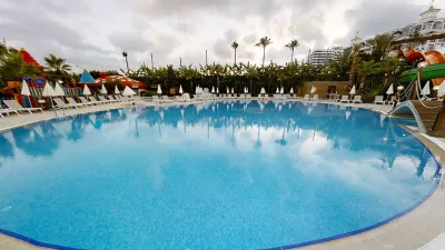 ARIA RESORT - SPA HOTEL Pools & Beach
