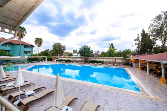 ARMAS GREEN FUGLA BEACH Pools & Beach