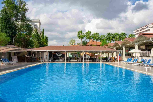 ARMAS GREEN FUGLA BEACH Pools & Beach
