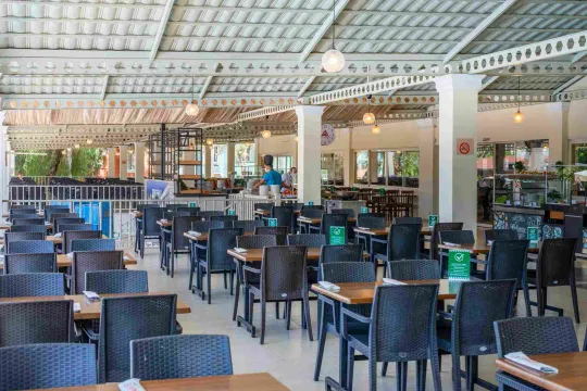 ARMAS GREEN FUGLA BEACH Restaurants