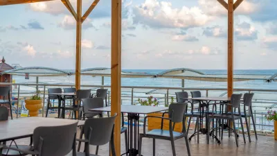 ARMAS GREEN FUGLA BEACH Bars