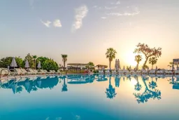 ARMAS GUL BEACH Pools & Beach