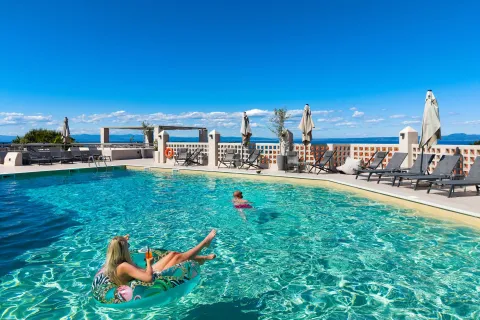 ARYA HOTEL Pools & Beach