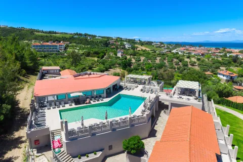 ARYA HOTEL Pools & Beach
