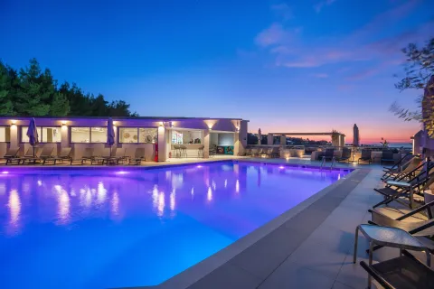 ARYA HOTEL Pools & Beach