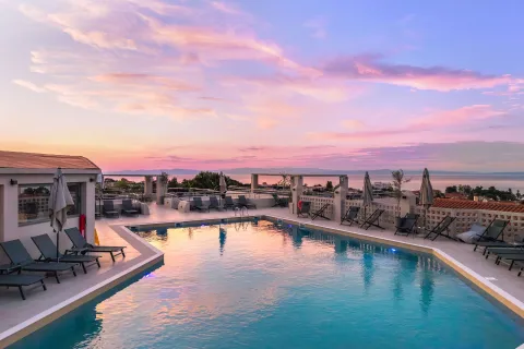 ARYA HOTEL Pools & Beach