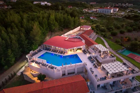 ARYA HOTEL Pools & Beach