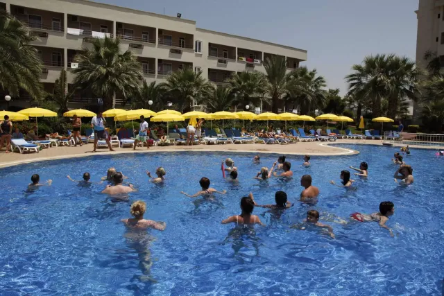 ASKA BAYVIEW Pools & Beach