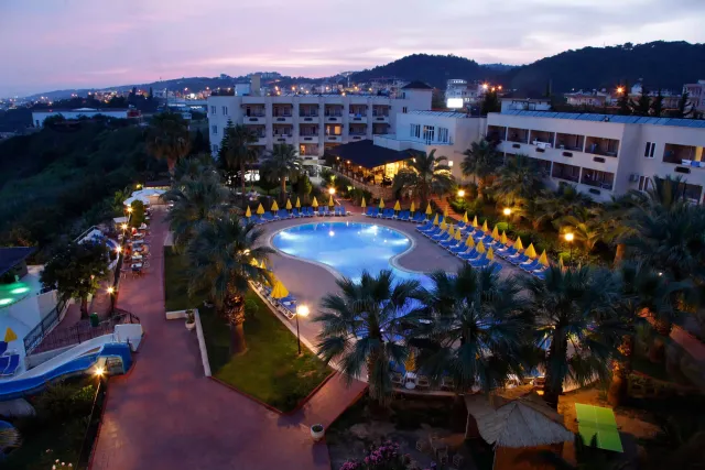 ASKA BAYVIEW Pools & Beach