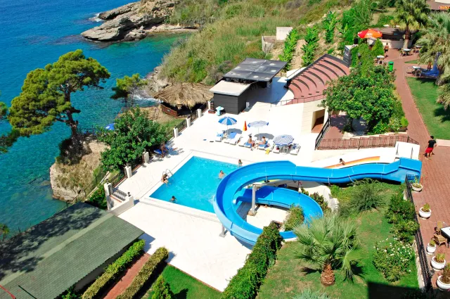 ASKA BAYVIEW Pools & Beach