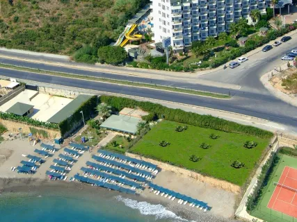ASRIN BEACH HOTEL Pools & Beach