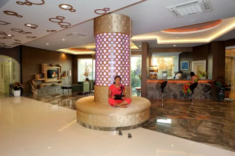 ASRIN BEACH HOTEL Bars