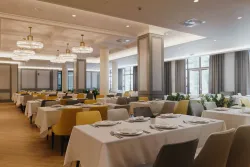 ASTOR GARDEN HOTEL Restaurants