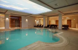 ASTOR GARDEN HOTEL Pools & Beach