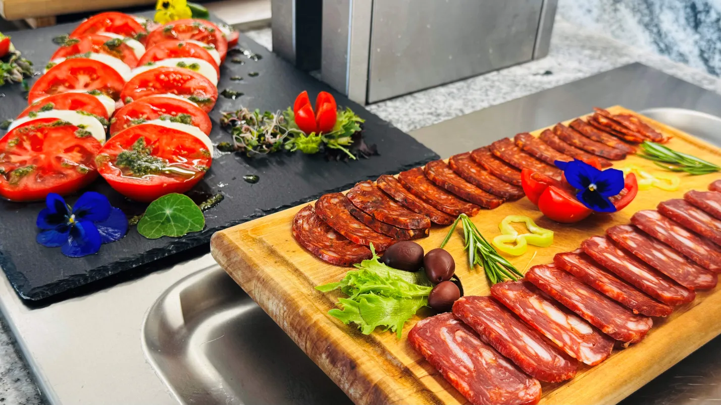 ATLIMAN BEACH RESORT Restaurants