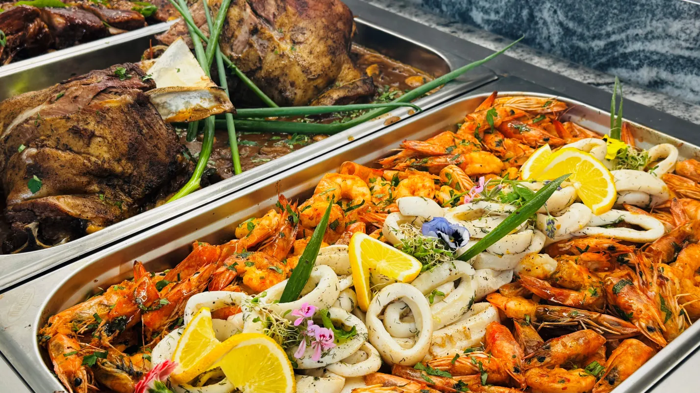 ATLIMAN BEACH RESORT Restaurants