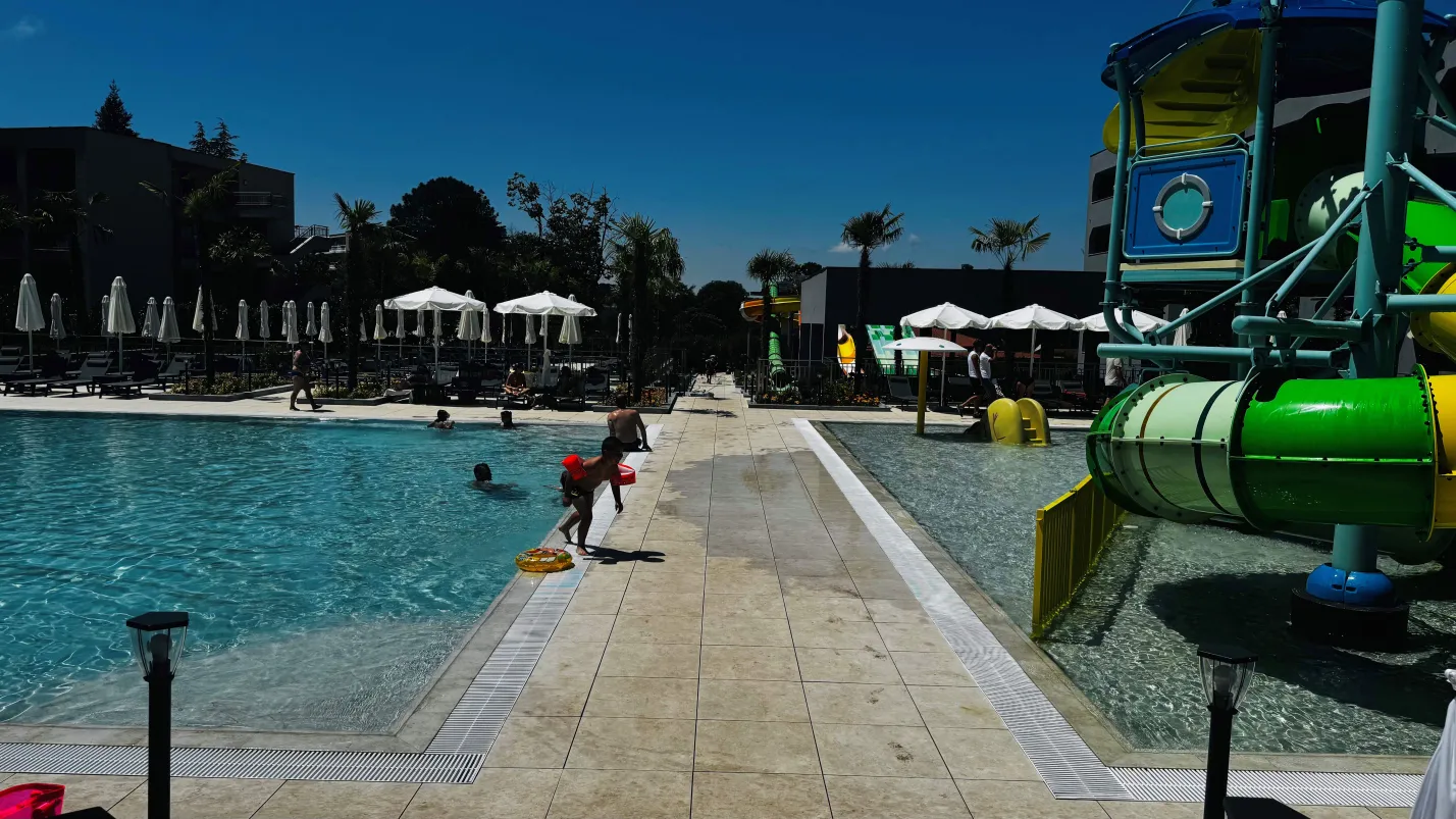 ATLIMAN BEACH RESORT Pools & Beach