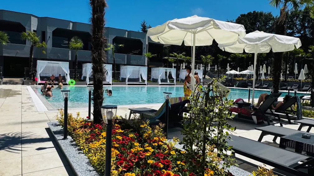 ATLIMAN BEACH RESORT Pools & Beach