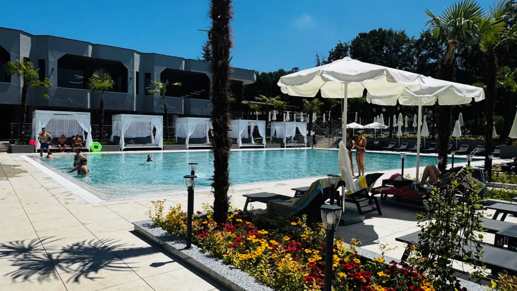 ATLIMAN BEACH RESORT Pools & Beach
