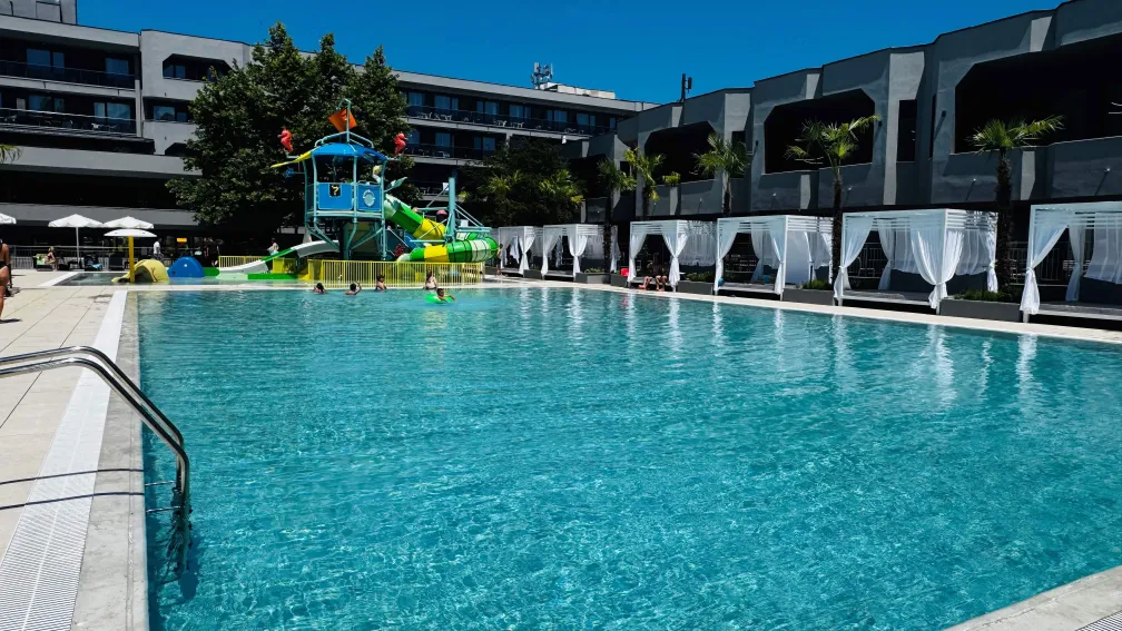 ATLIMAN BEACH RESORT Pools & Beach